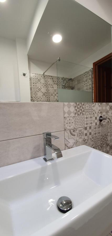 2 Bed Flat Centre & Stadio Free Parking Διαμέρισμα Τέρνι Εξωτερικό φωτογραφία